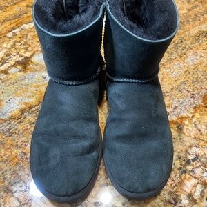 UGG shorties with ribbons black size 8